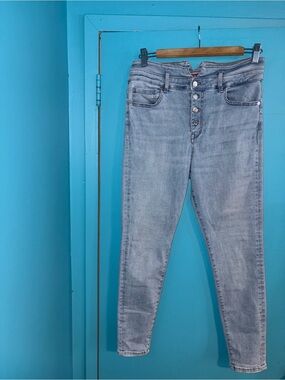 Guess Light Wash High-Rise Button Up Jeans
